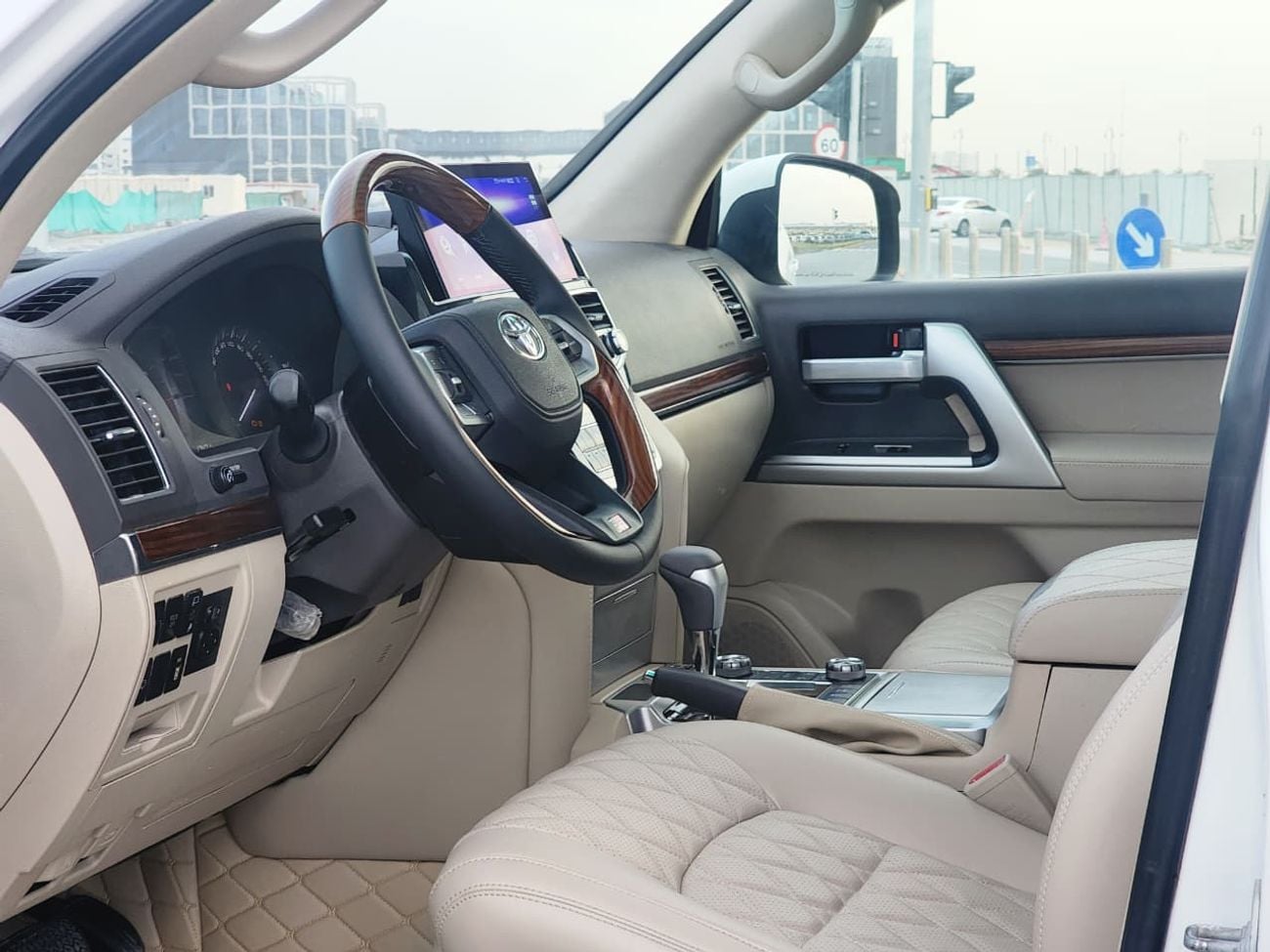 Toyota Land Cruiser GXR+ 4.6L GXR V8 MODEL 2018 UPGRARE 2024