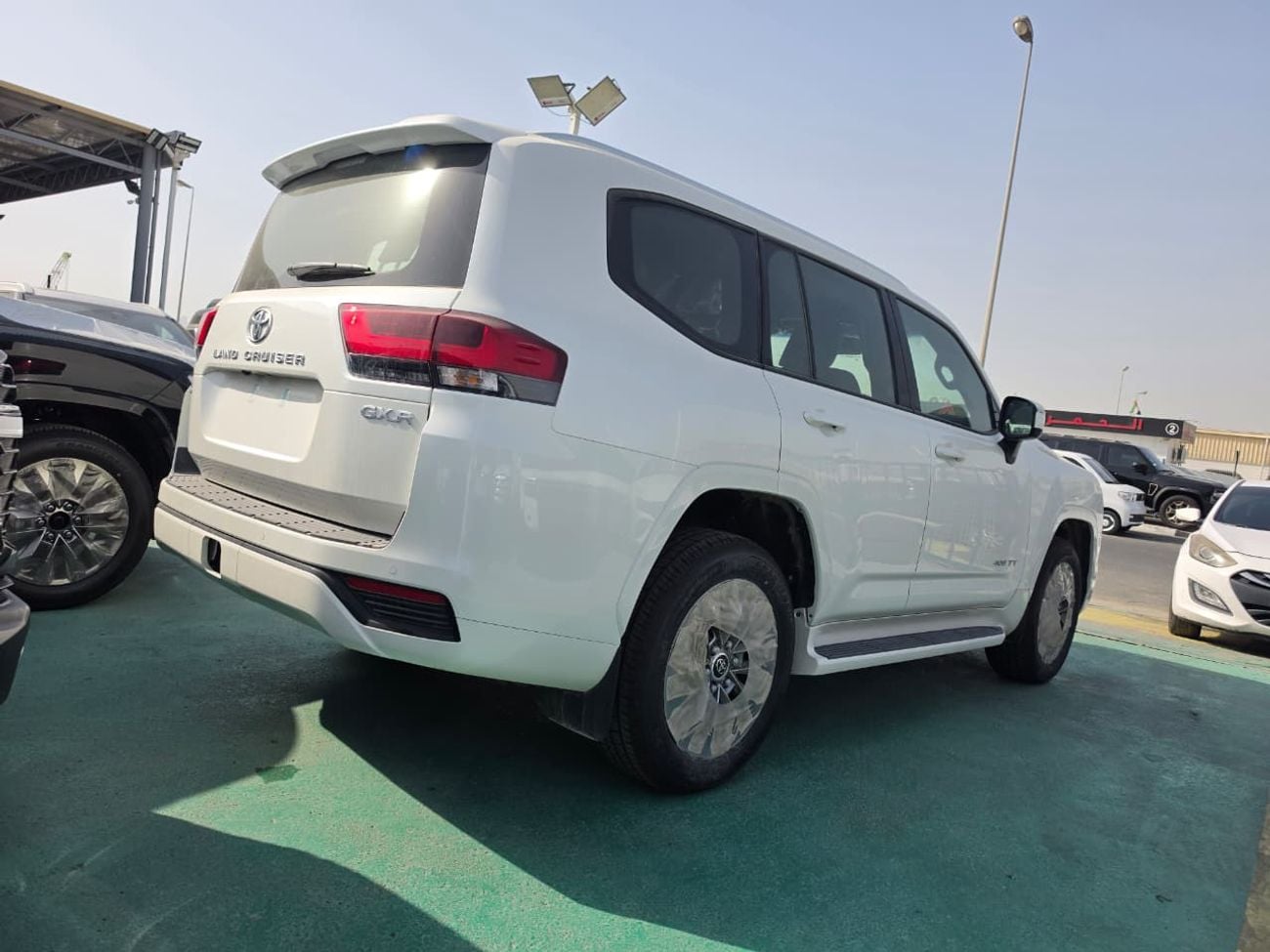 تويوتا لاند كروزر Toyota Land Cruiser LC300 GXR 3.5 Twin Turbo 2026 – فل أوبشن | 3.5 لتر توين تيربو | أبيض خارجي | داخ