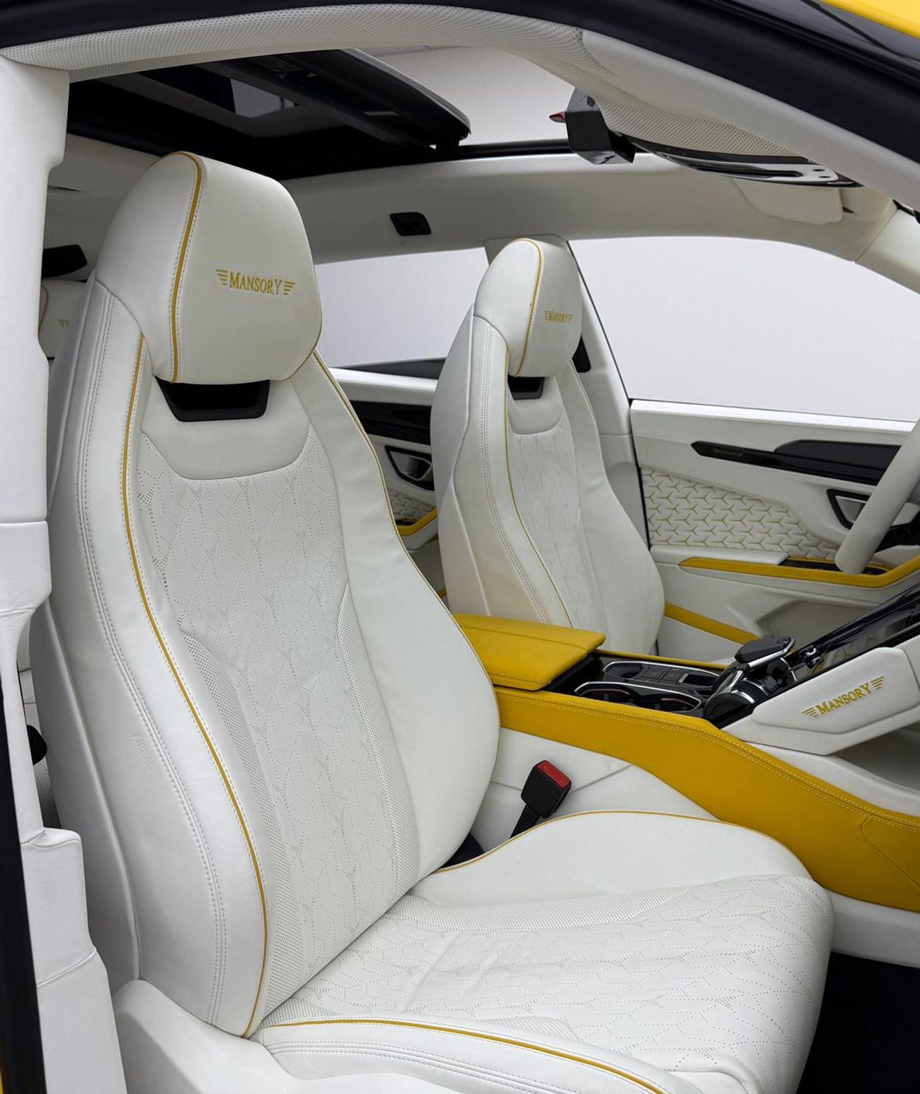 لامبورغيني اوروس STD 4.0T V8 2020 Lamborghini Urus Mansory Kit ,Warranty ,Service History ,Excellent Condition ,CANAD