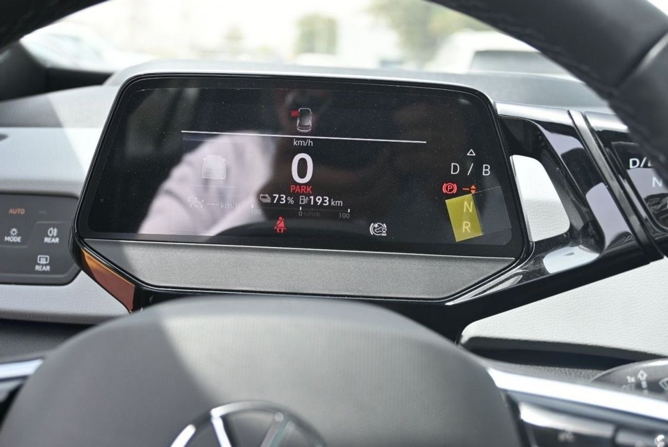 Volkswagen ID.3 Volkswagen ID 3 PRO, FWD, 5 Doors Electric Engine, 20 inch Alloy wheels, Close Panoramic Roof, Heads