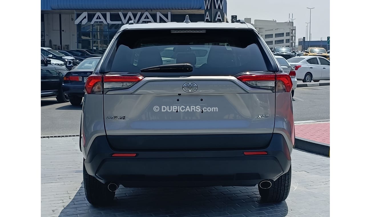 تويوتا راف ٤ XLE FULL SUNROOF / 1 YEAR WARANTY */ REGISTERATION / INSURANCE FREE (LOT # 41046)