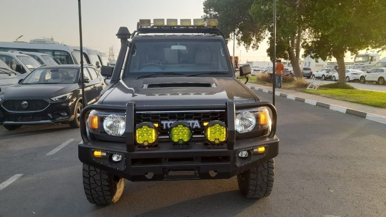 تويوتا لاند كروزر بيك آب RHD SINGAL CAP V8 MANUAL