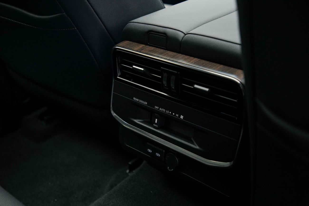 تويوتا لاند كروزر GXR 4.0L - Pearl White Inside Black | Export Only