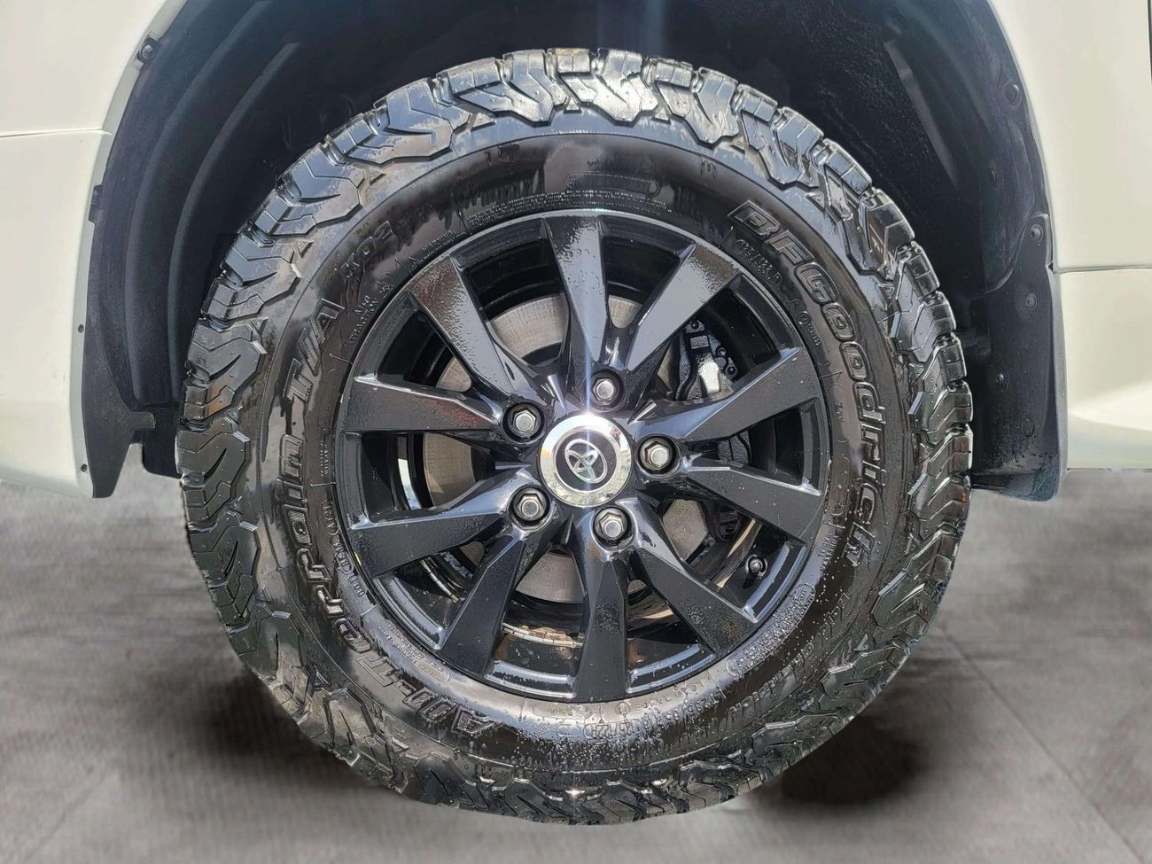 تويوتا لاند كروزر Diesel 4.5L V8 Right Hand Drive (Export Only)