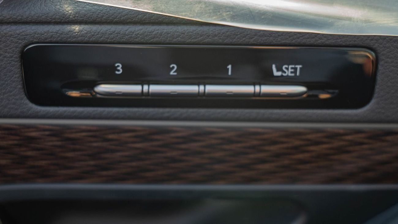 Lexus LX 600 2026 Lexus LX600 Signature 3.5L AT Petrol (White)