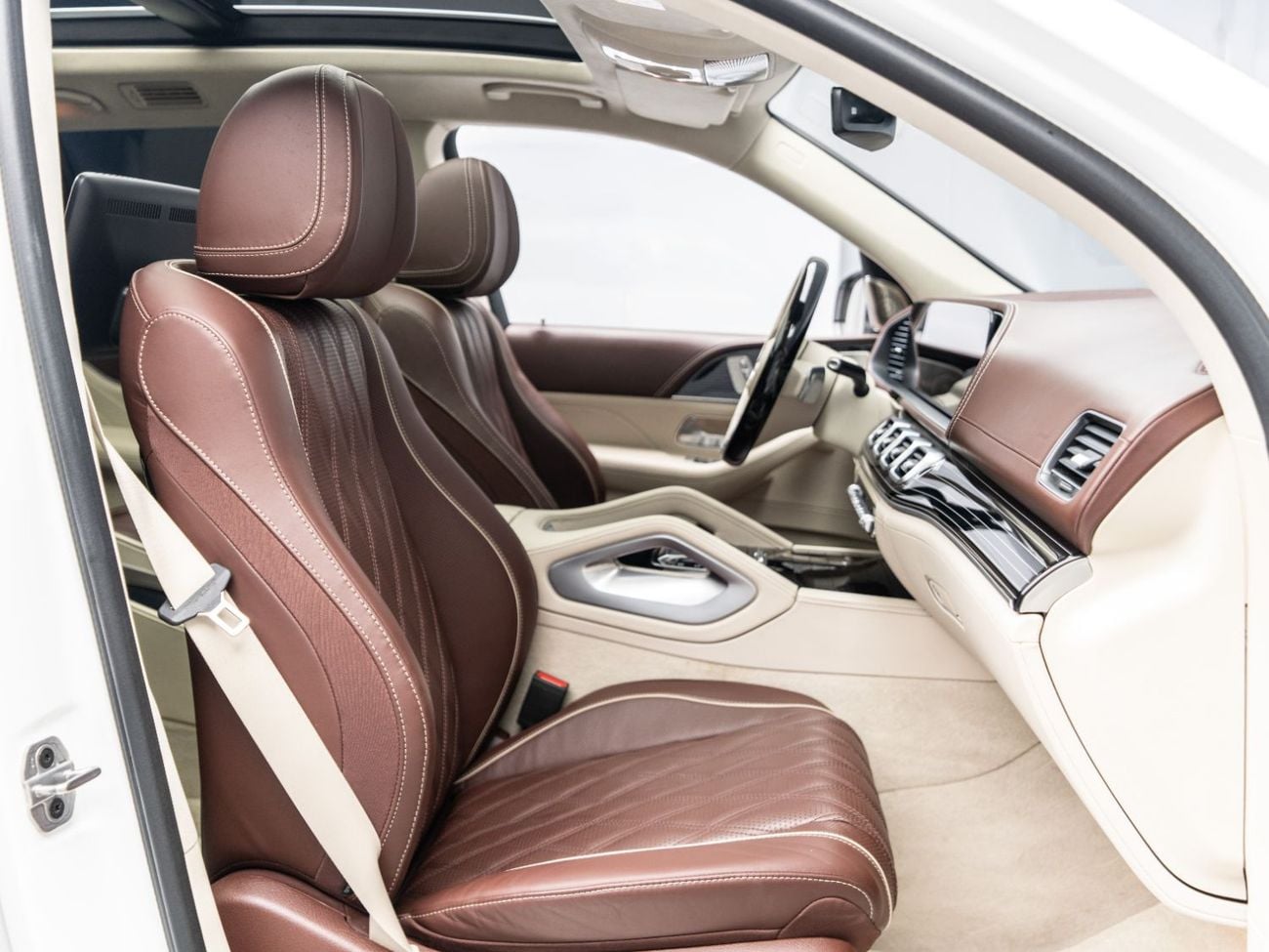 مرسيدس مايباخ gls600 مايباخ BUY NOW, PAY 2027 | THE BLACKLINE STANDARD | 2029 Mercedes Warranty + Service Contract, Low KMs, GCC