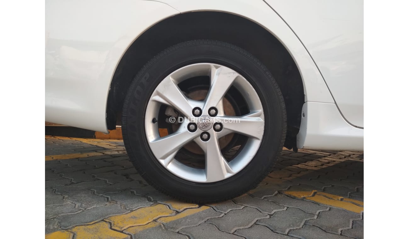 Toyota Corolla 2013 WHITE GCC NO ACCIDENT PERFECT