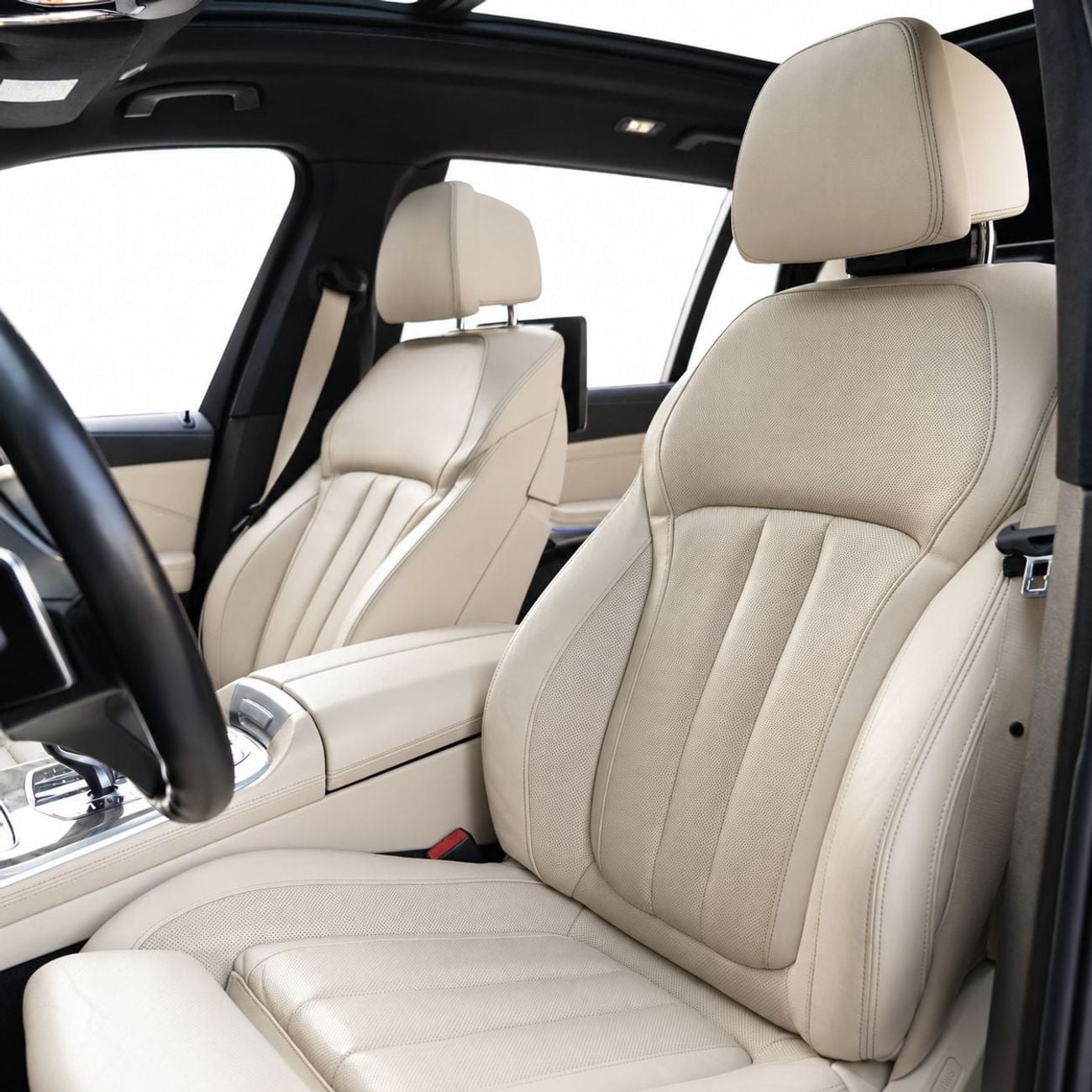BMW X7 40i M SPORT 2,778 P.M • 0% Downpayment • BMW X7 40i M Sport • 1 Year Warranty
