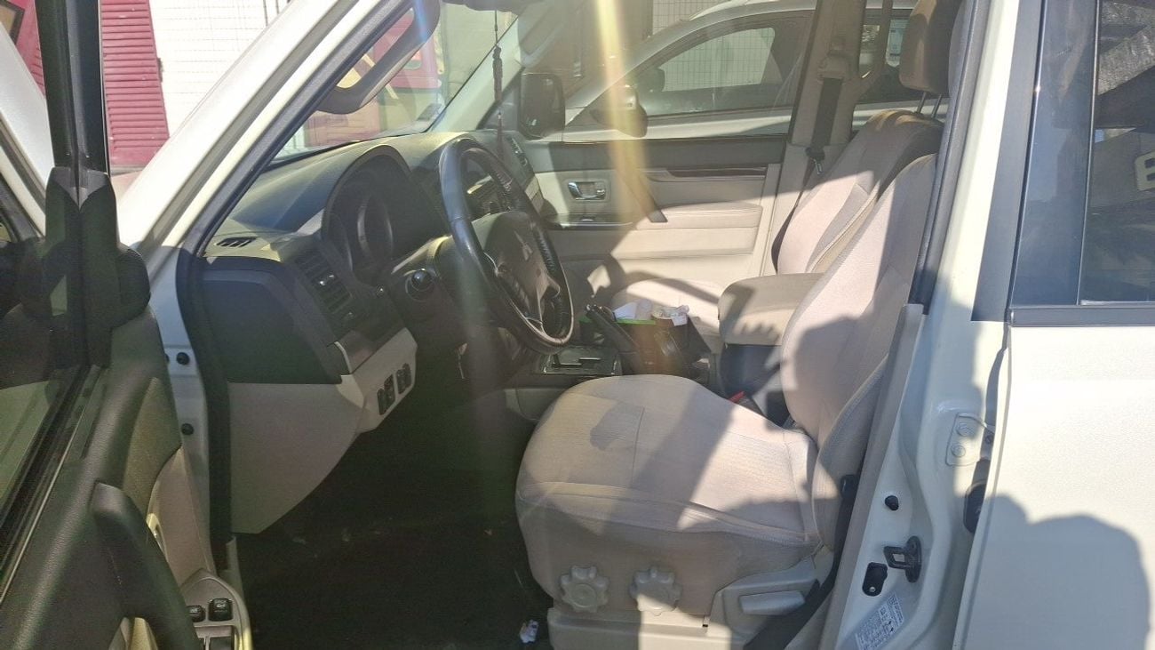 ميتسوبيشي باجيرو GLS MIDLINE 3 | بدون دفعة مقدمة | اختبار القيادة في المنزل