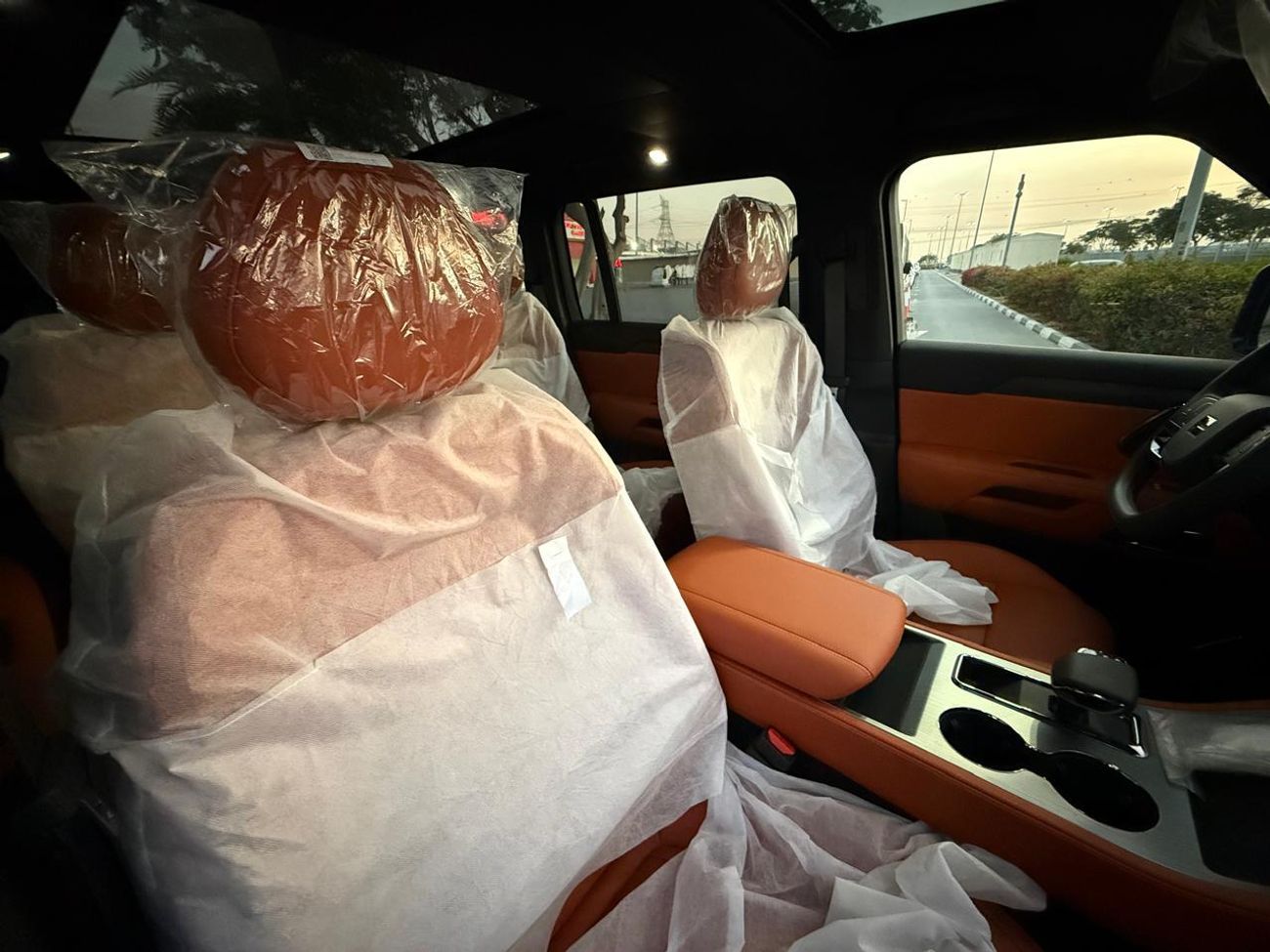 ROX 01 NEW ARRIVAL ROX 01 / 2026 / 7 SEATS / LONG RANGE / WITH WARRANTY EVS 5 YEARS WITH SERVICE CONTRACT