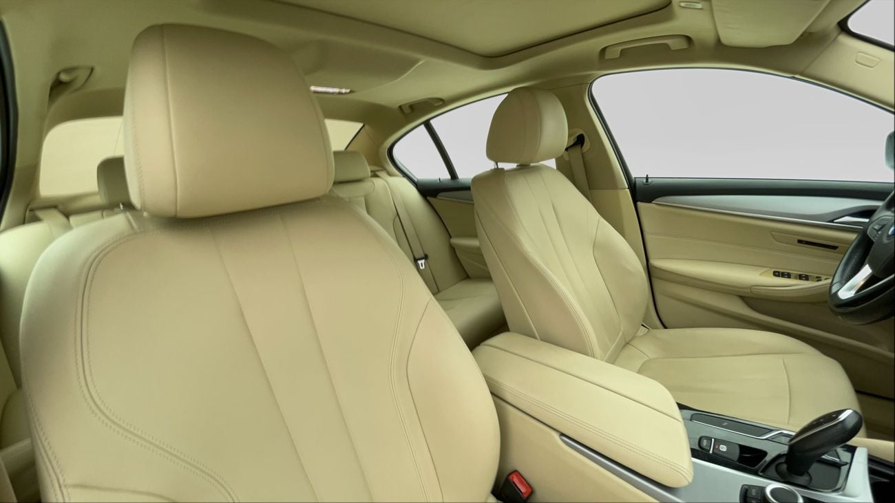 بي أم دبليو 520i EXCLUSIVE 2 | بدون دفعة مقدمة | اختبار القيادة في المنزل