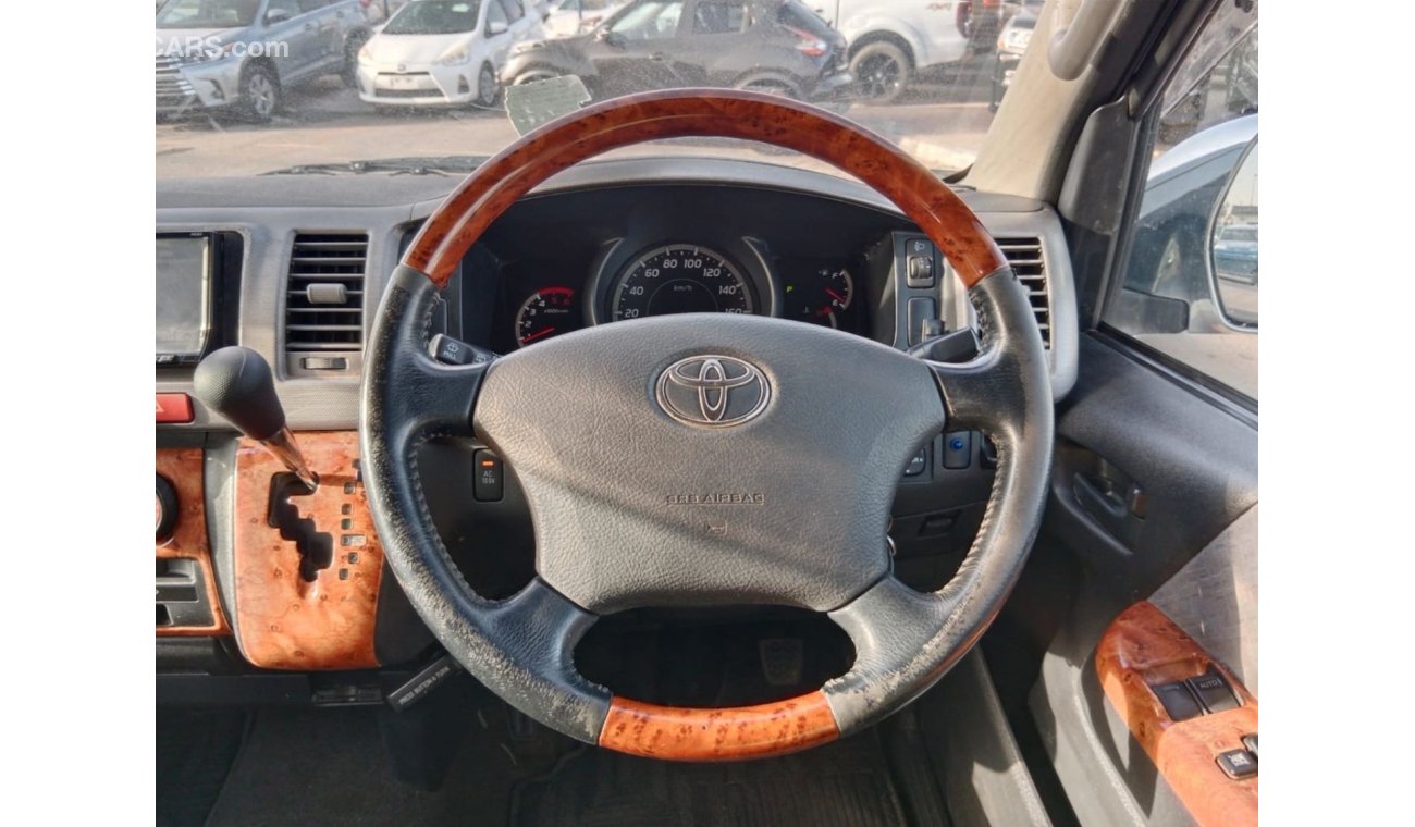 تويوتا هاياس TOYOTA HIACE VAN RIGHT HAND DRIVE (PM1644)