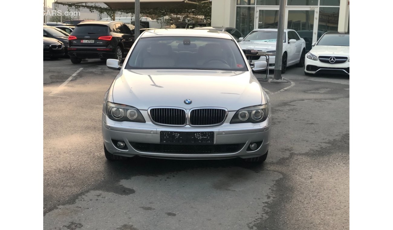 بي أم دبليو 730Li موديل 2007 خليجي فل مواصفات كراسي جلد وفتحه سقف ومثبت سرعه وتحكم كهربي كامل ونظام صوت ممتاز وكاميرا