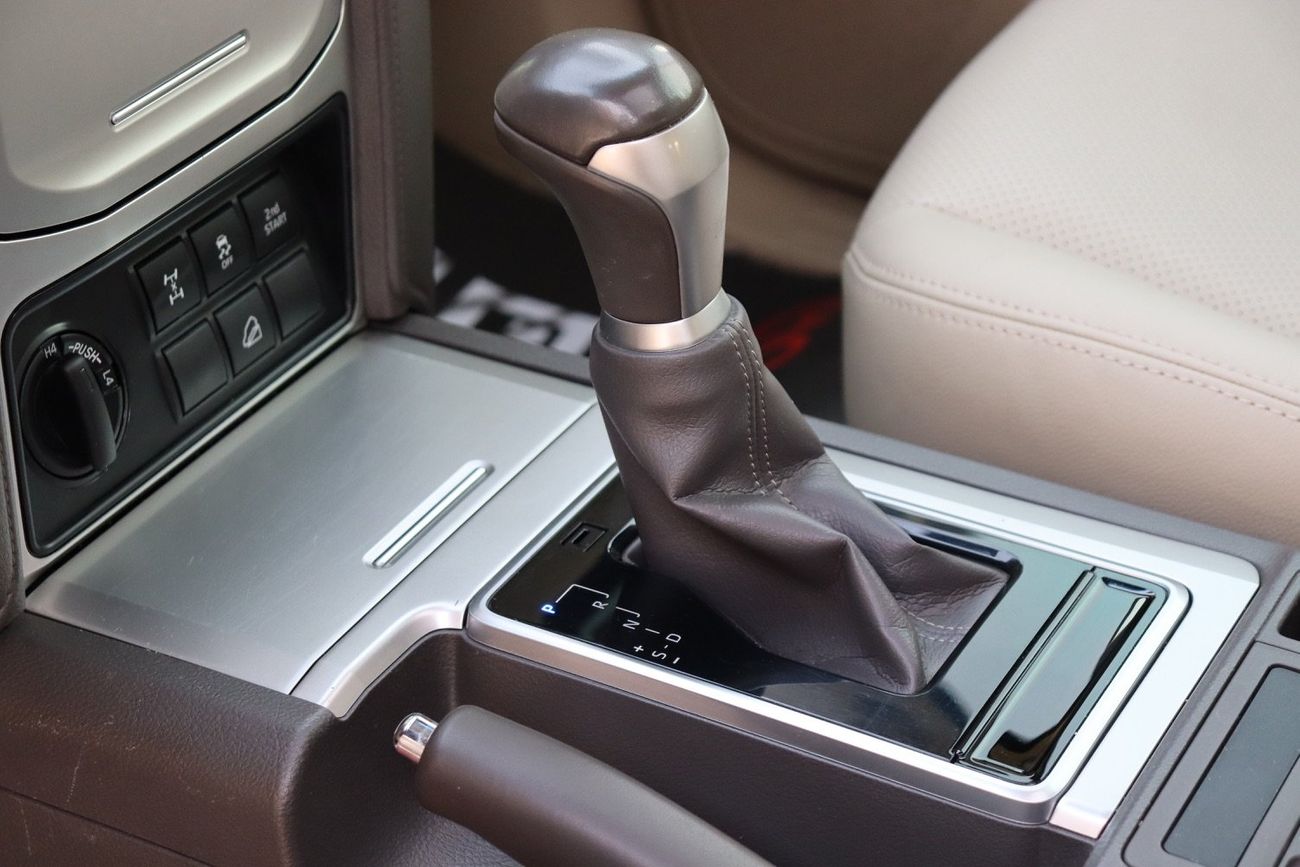 Toyota Prado VXR 4.0L AWD Toyota Prado VX.R / 2020 / V6 / GCC / Full Service History Available