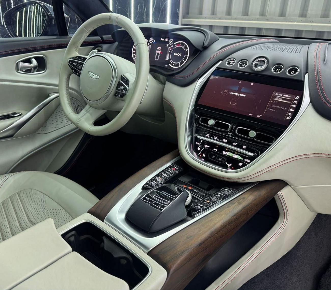 Aston Martin DBX STD GCC | Al Habtoor warranty 2027 | Al Habtoor Full service History