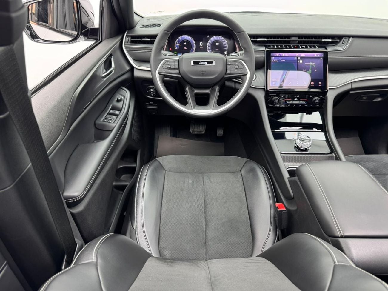 جيب جراند شيروكي 2024 Jeep Grand Cherokee Blacktop Edition, 2027 Jeep Warranty and Service Pack, GCC