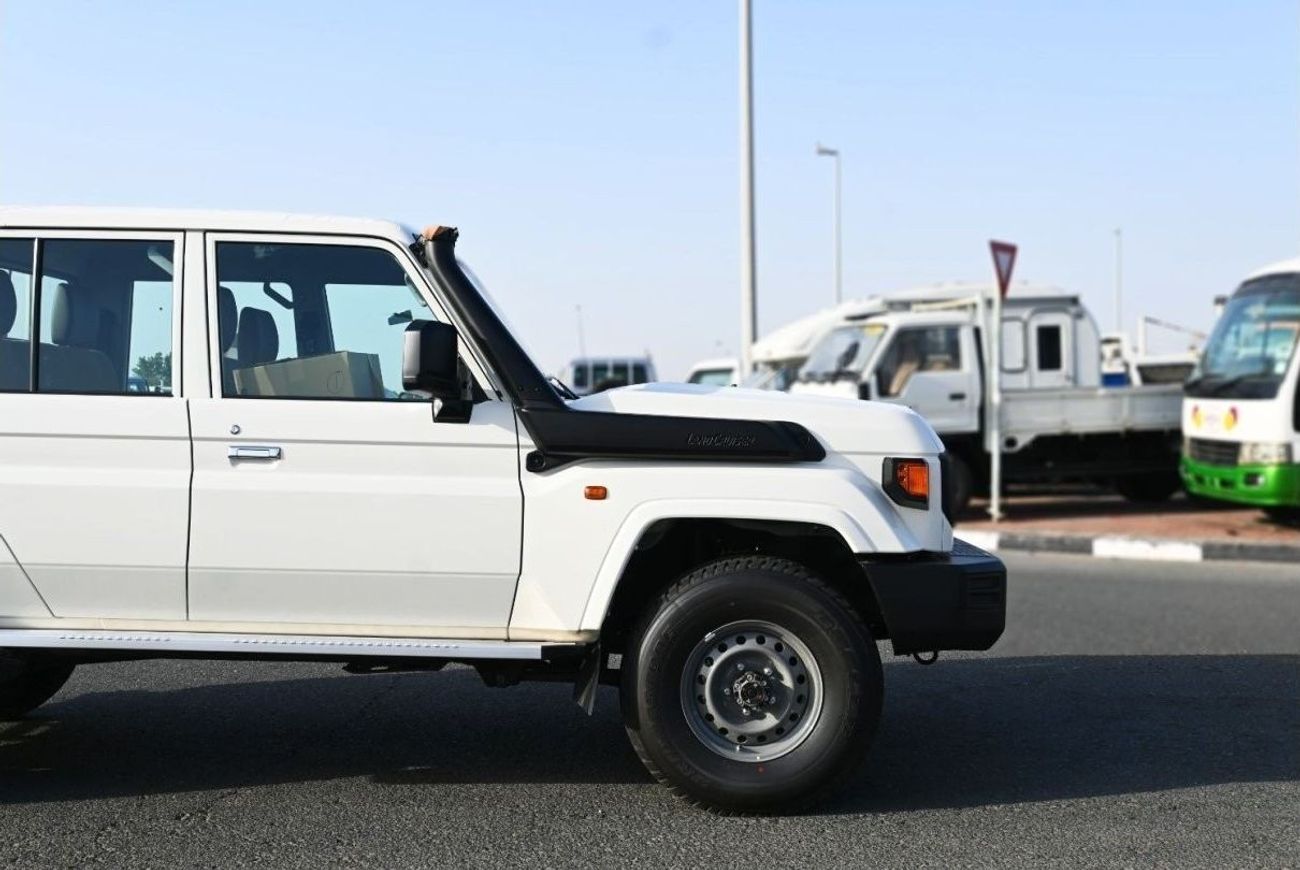 تويوتا لاند كروزر بيك آب تويوتا لاند كروزر (79 سلسلة) بيك اب 4WD 2024