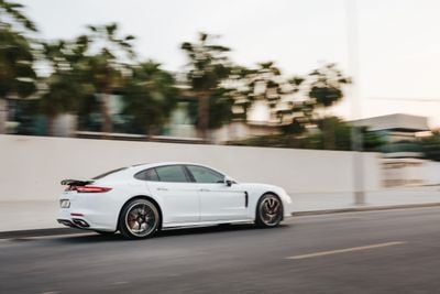 Porsche Panamera Turbo 4.0L AWD