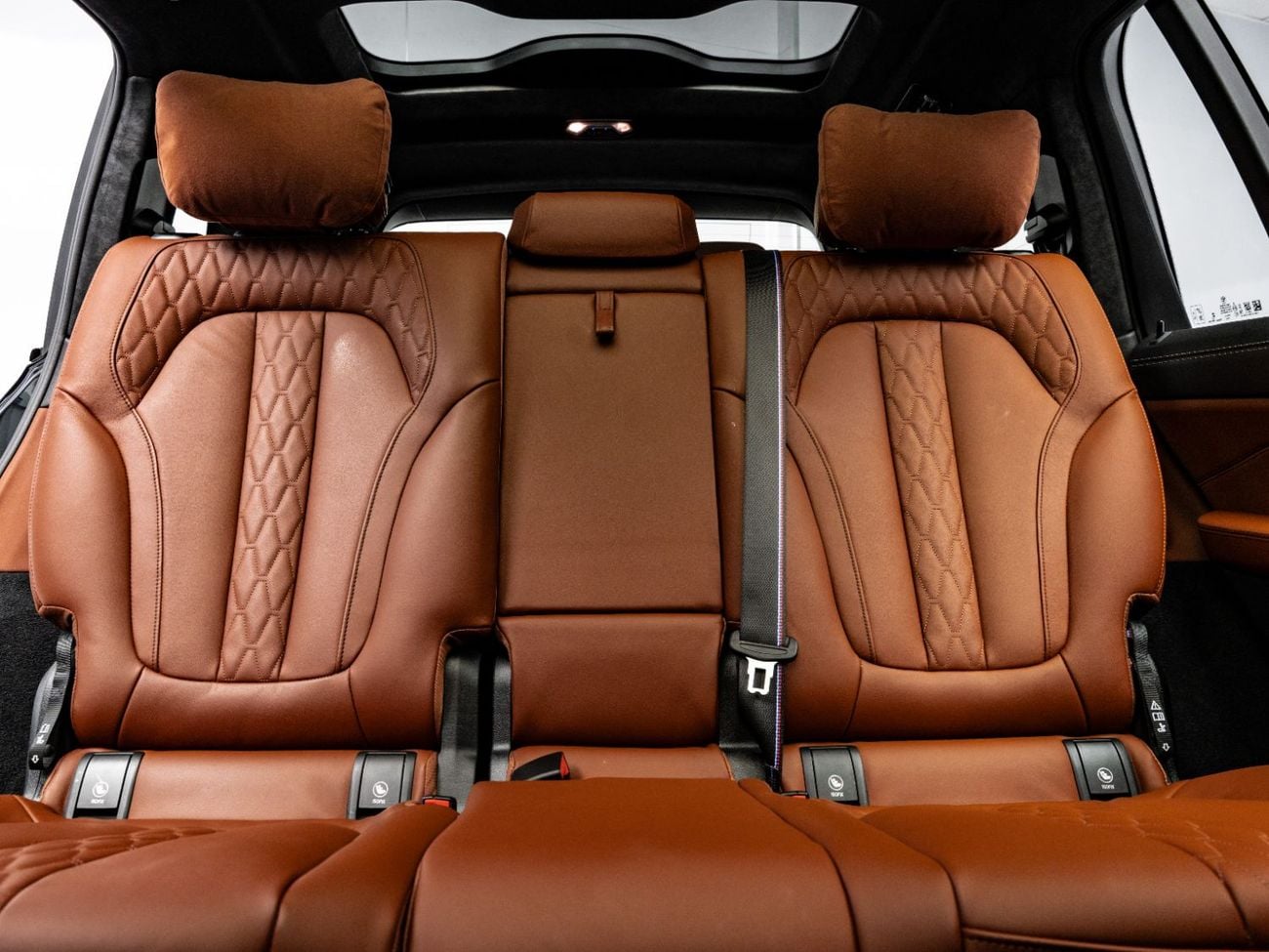 BMW X7 M60i XDRIVE BUY NOW, PAY 2027 | THE BLACKLINE STANDARD | BMW Warranty + Service Contract, GCC, LOW K