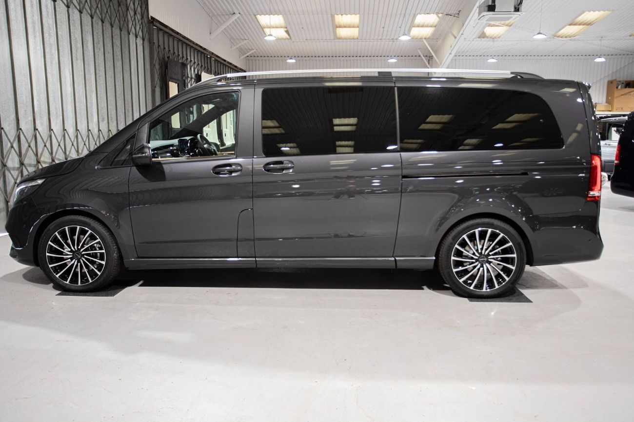 Mercedes-Benz V 300 Senzati GCC Luxury Interior. Mercedes-Benz Approved Conversion