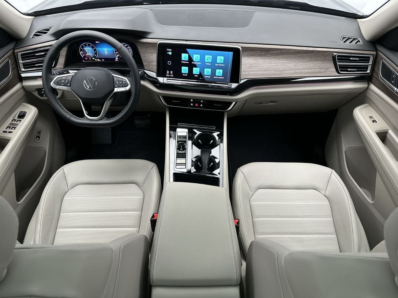 Volkswagen Teramont COMFORTLINE Teramont Comfortline 2L Facelift 2 | Ex-Demo Car| Premium 7-Seater | Panoramic Sunroof | Digital Coc