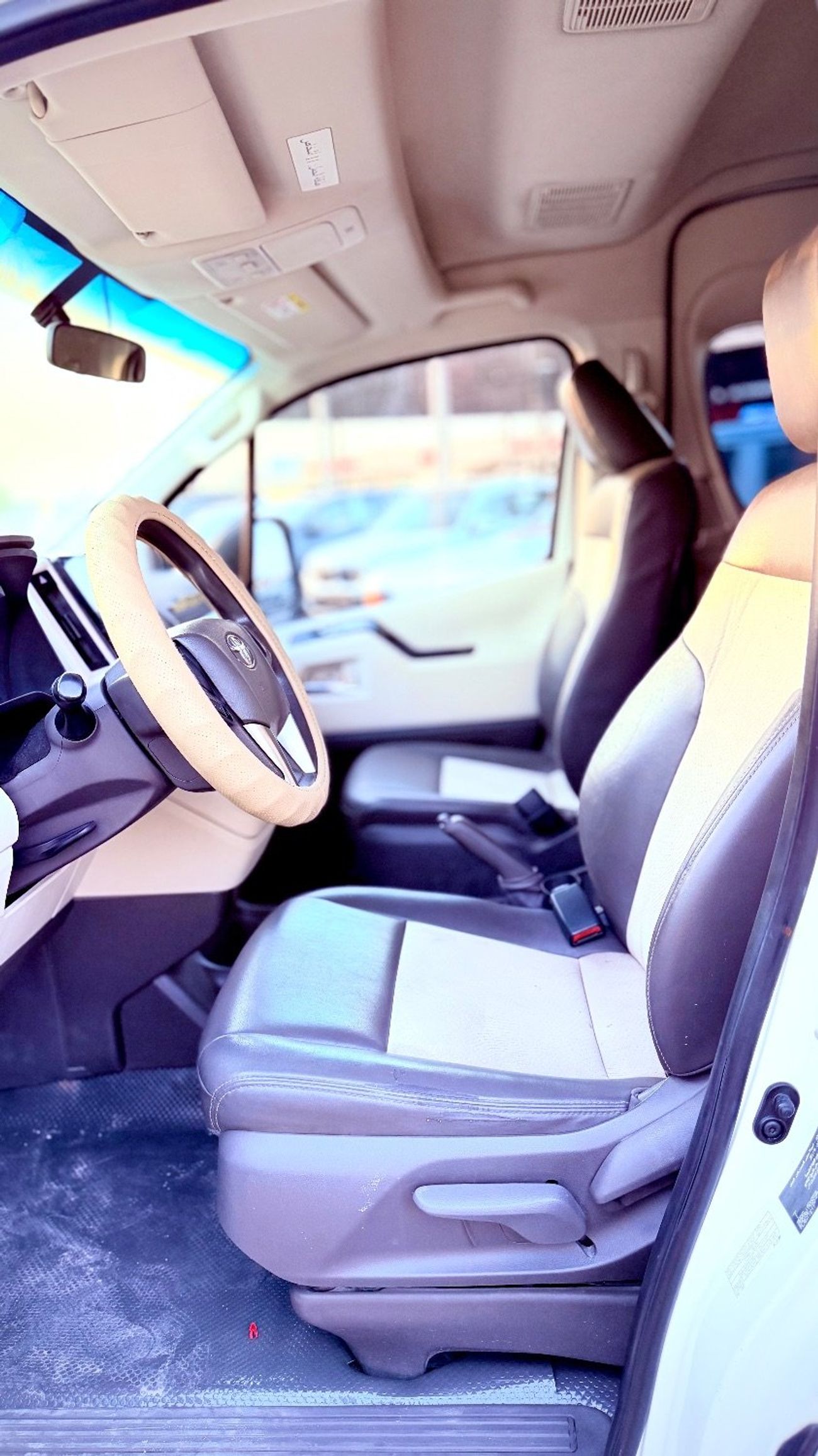 تويوتا هاياس DLS -High Roof Commuter 2.8L M/T