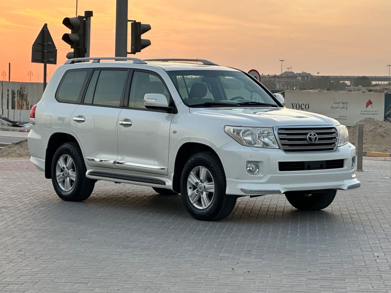 Toyota Land Cruiser MODEL 2010 GCC CAR PERFECT CONDITION INSIDE AND OUTSIDE FULL OPTION SUN ROOF LEATHER SEATS