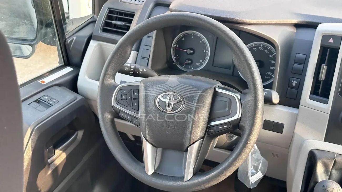 Toyota Hiace DX