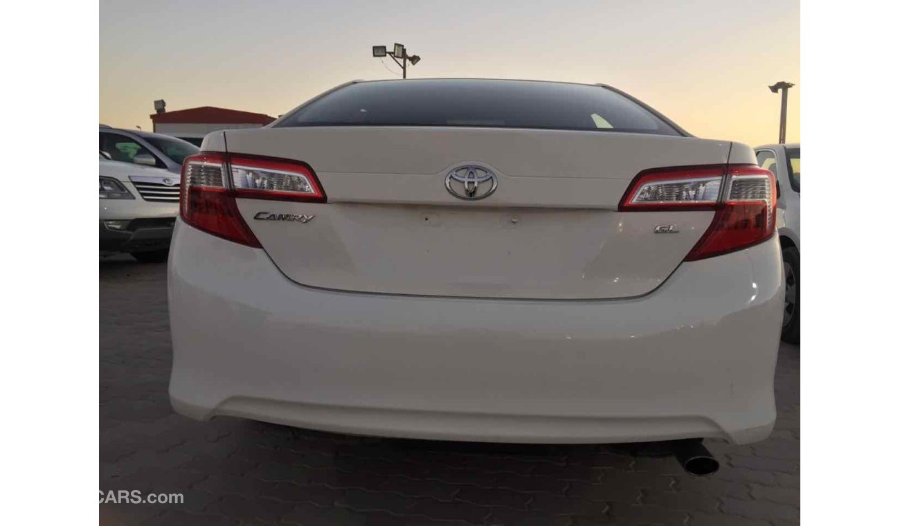 Toyota Camry مواصفات خليجي بحاله ممتازه بدون حوادث