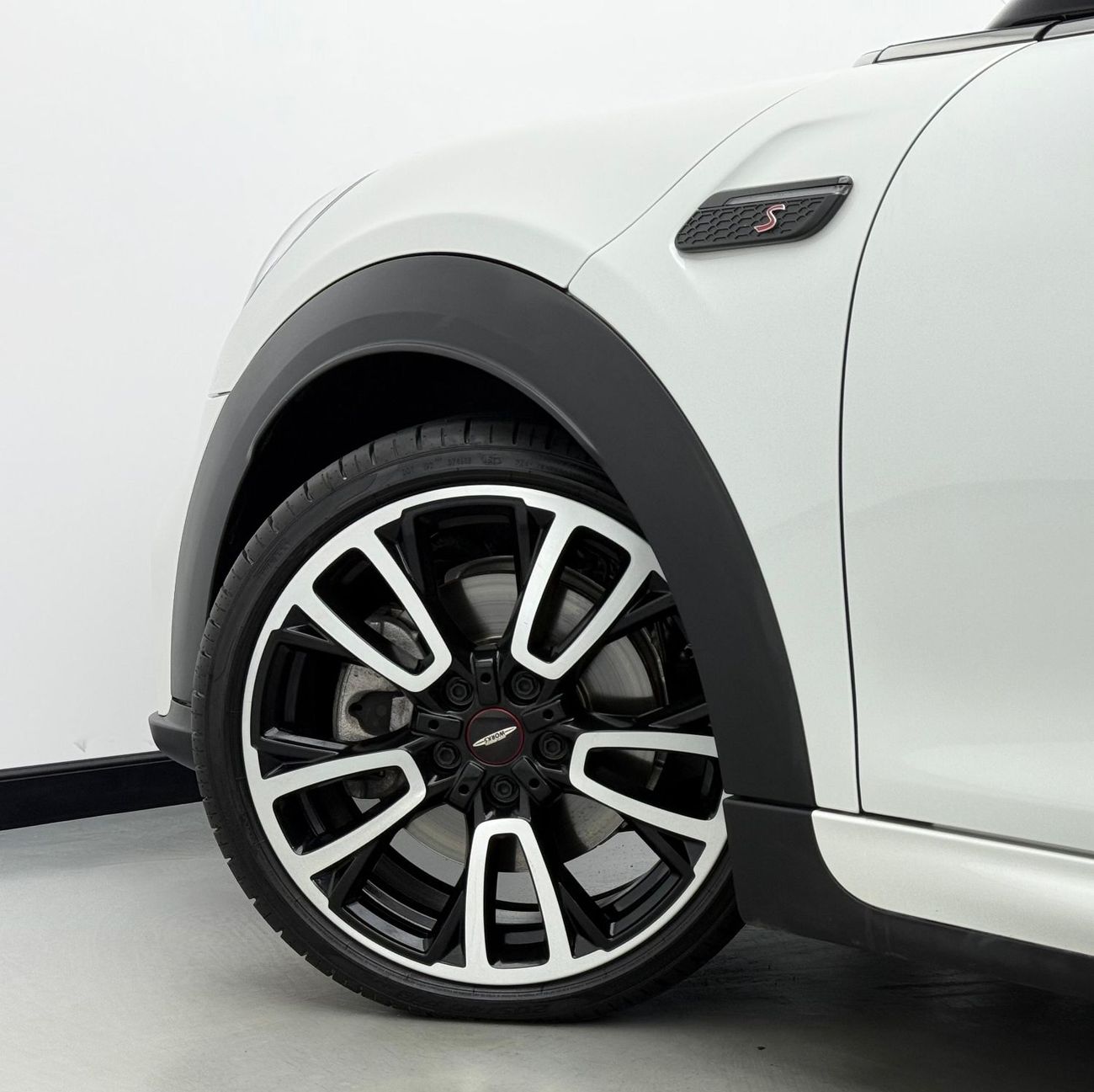 ميني كوبر إس 2024 Mini Cooper S JCW Kit, 2027 Mini Warranty + Service Pack, Excellent Condition, GCC