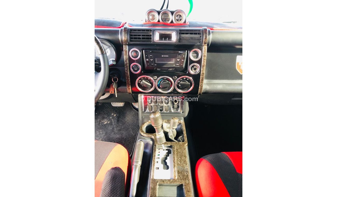Toyota FJ Cruiser GCC RTA PASSED-JEEP-SPOILER-LEATHER SEATS-NEAT AND CLEAN INTERIOR-