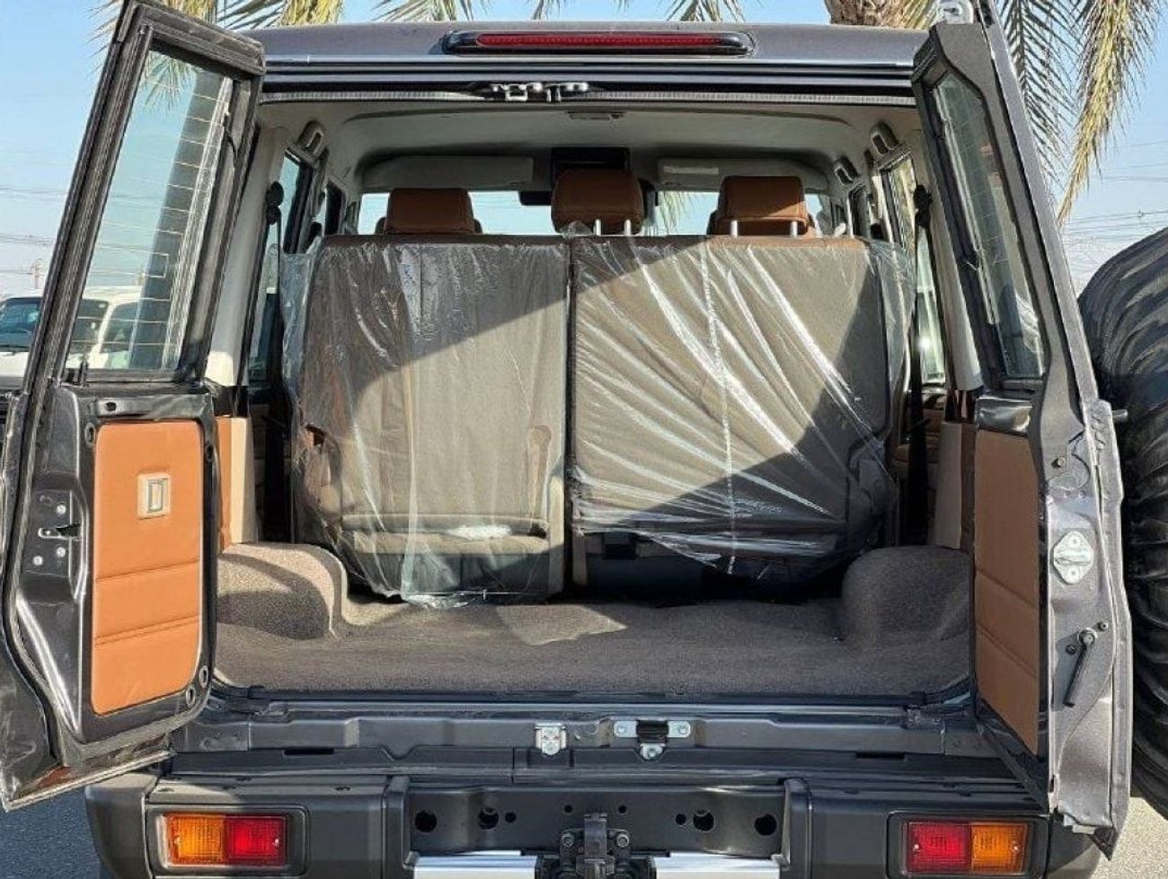 Toyota Land Cruiser 70 LC76 2.8L DSL A/T // 2024 // FULL OPTION WITH RADAR , CRUISE CONTROL , DVD&REAR CAMERA // SPECIAL OF