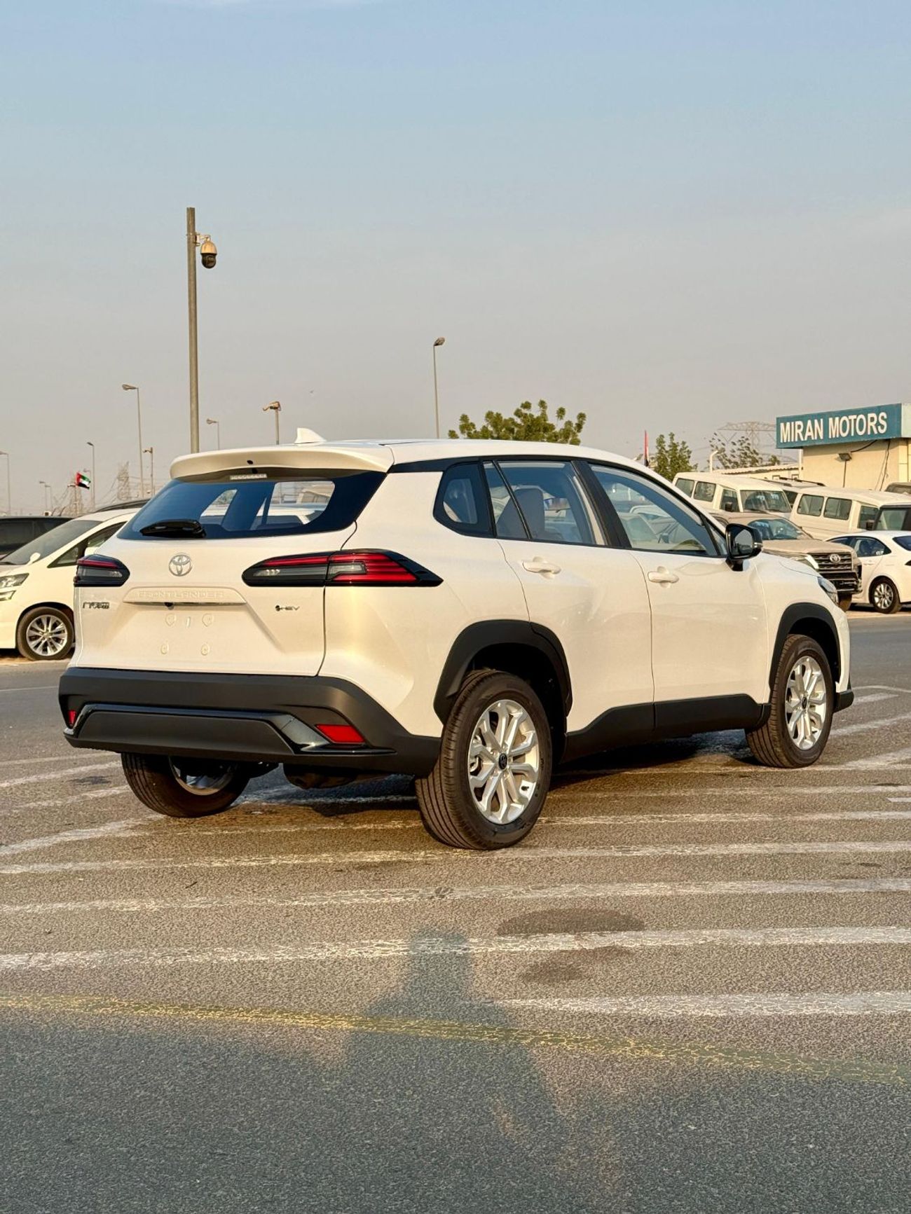 Toyota Frontlander Toyota Frontlander 2.0L Hybrid MiD Option