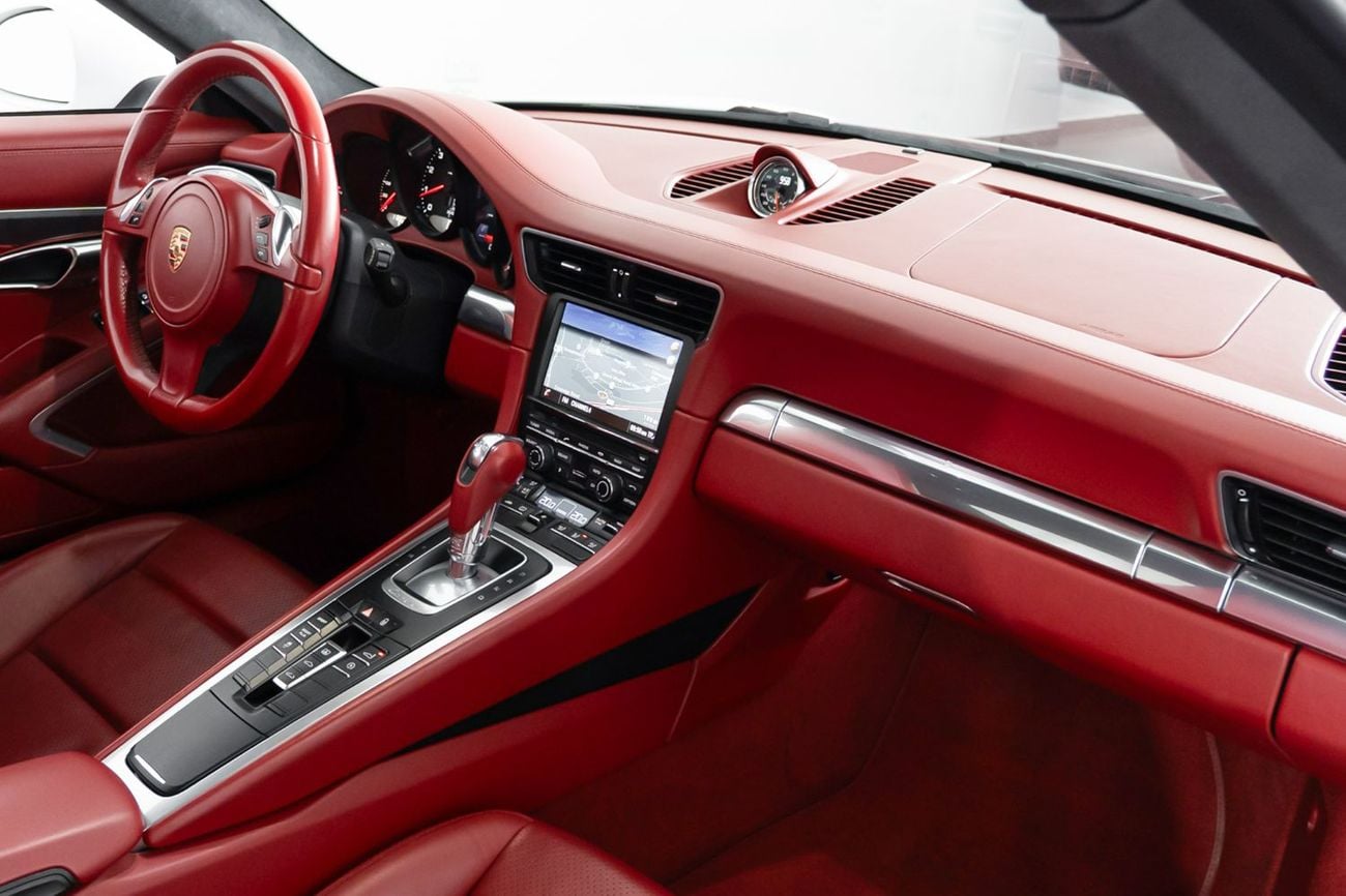 Porsche 911 Carrera 4 3.4L Coupe