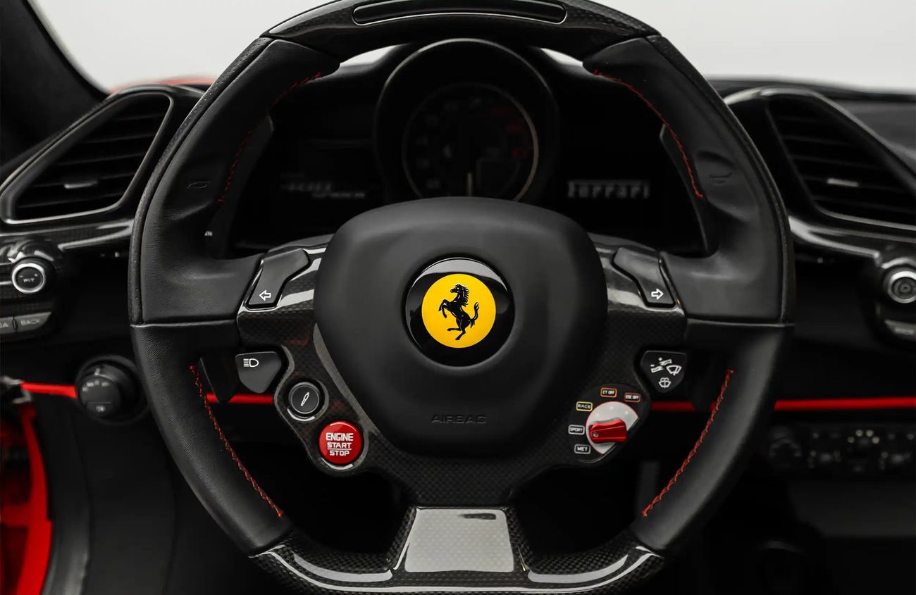 فيراري 488 بيستا سبايدر 3.9L V8 Twin-Turbocharged Engine