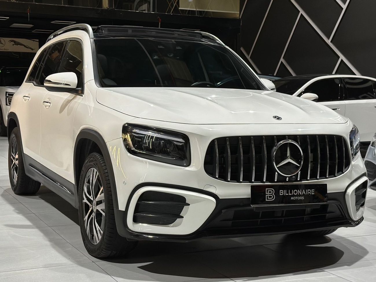 مرسيدس بنز GLB 250 4MATIC 2.0L (221 HP) MERCEDES-BENZ GLB250 4MATIC | 2024 | FULL OPTIONS | VERY GOOD CONDITIONS