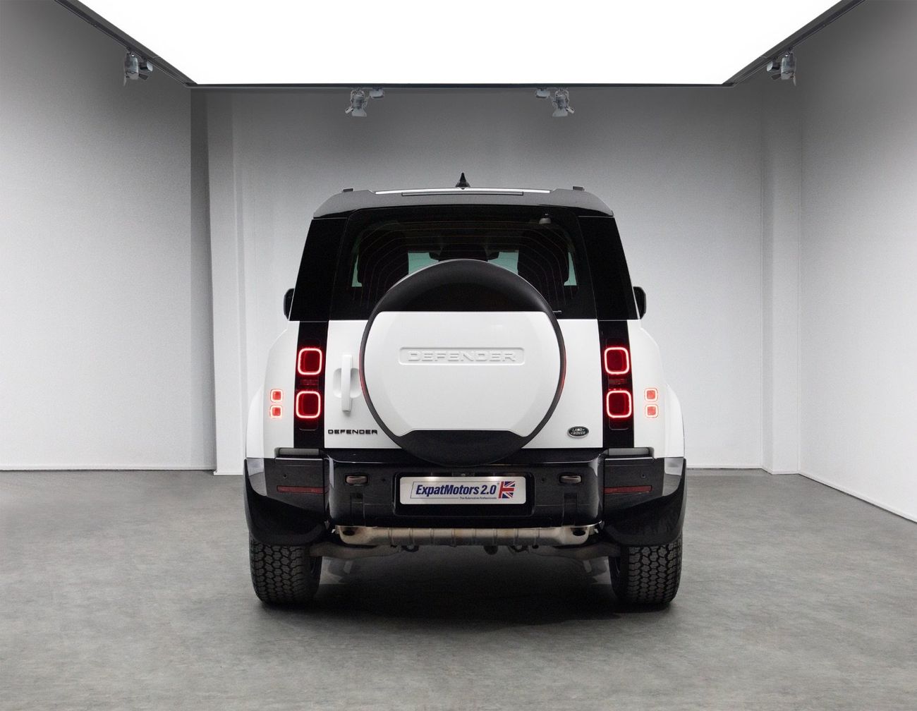 Land Rover Defender P300 90 X-Dynamic SE 2.0L (5 Seater)