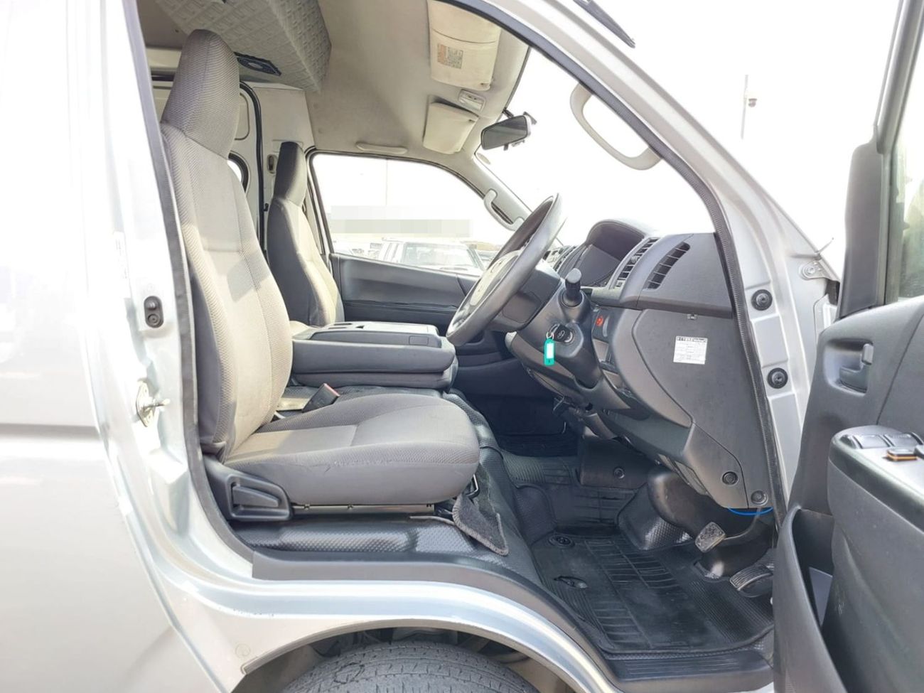 Toyota Hiace TOYOTA HIACE COMMUTER VAN RHD 2014 MODEL 3.0 L DIESEL AUTOMATIC(PM13991)