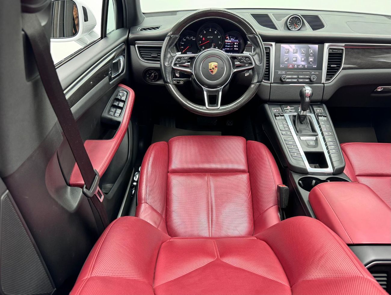 بورش ماكان GTS 3.0L (360 HP) 2017 Porsche Macan GTS, Service History, Excellent Condition, Low Km, GCC