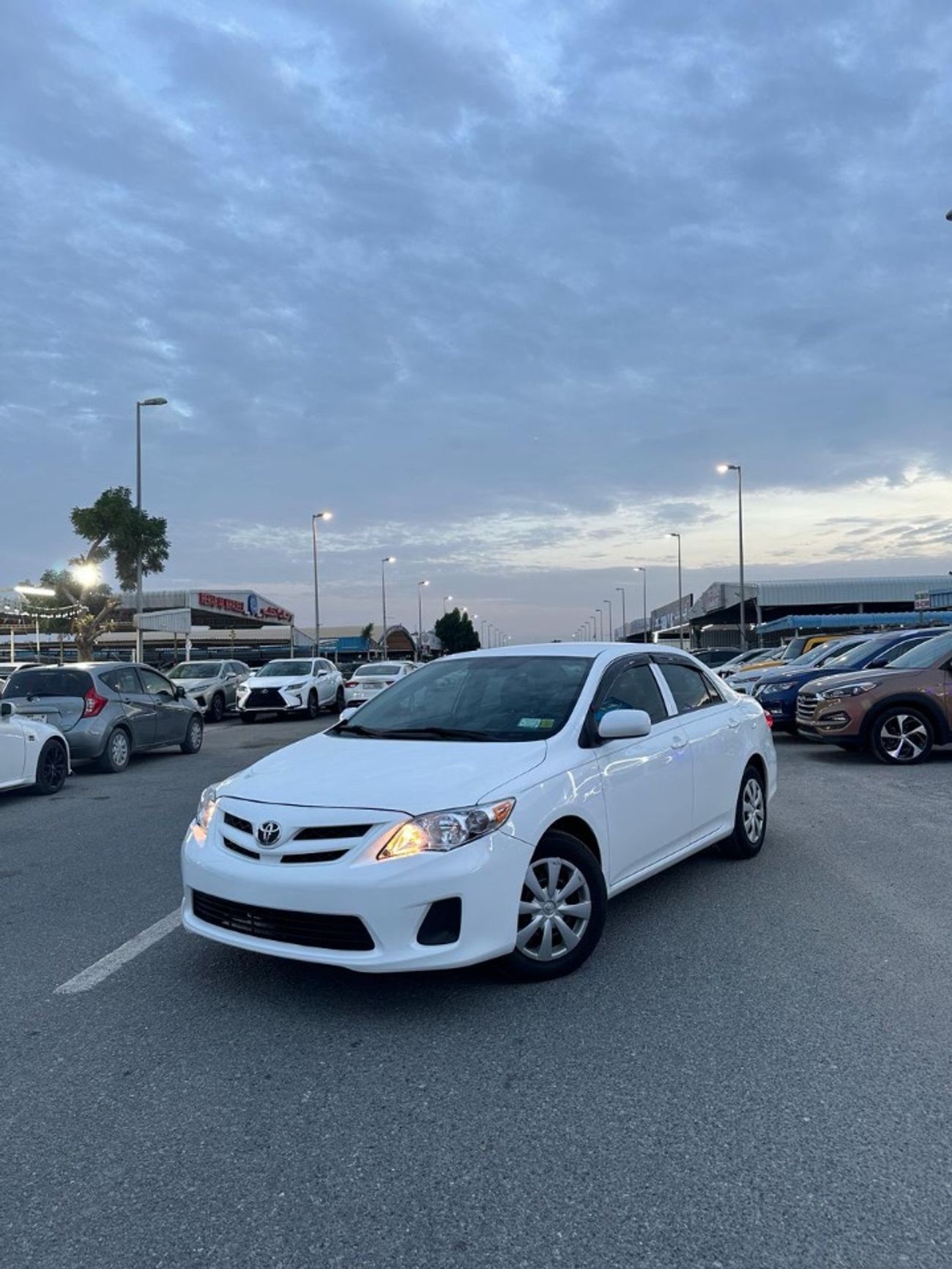 Toyota Corolla This car is in perfect condition, 2013, with an engine capacity of 1.8 and a manual transmission.