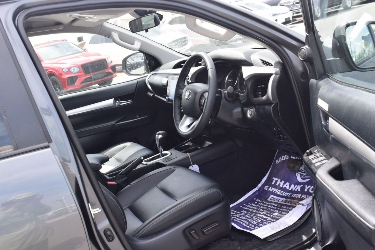 تويوتا هيلوكس SR5 2.8L Diesel A/T 4x4