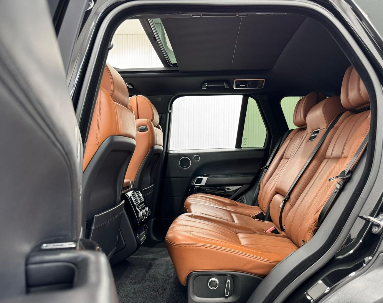 Land Rover Range Rover 2017 Range Rover Vogue SE Supercharged, Warranty, Full Range Rover Service History, Full Option, GCC