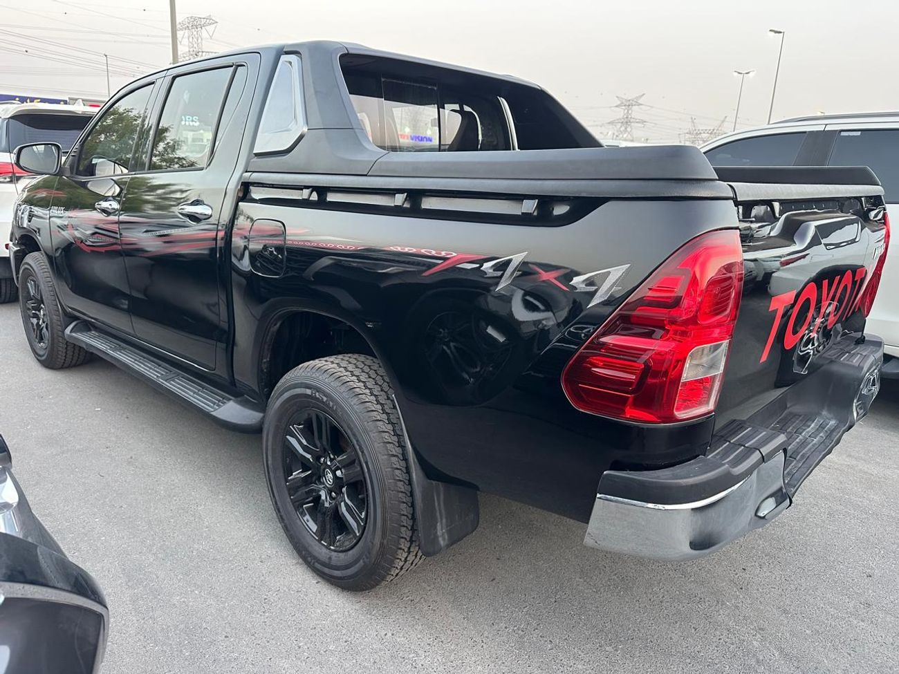 تويوتا هيلوكس GLX 2.7L Double Cab Utility A/T