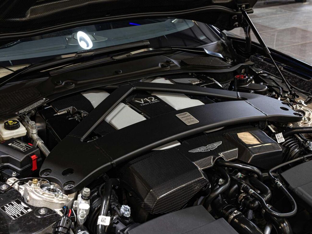 أستون مارتن فانتيج V12 Vanquish 5.2 V12 BiTurbo Auto Euro 6 (s/s) 2dr (EXPORT ONLY)