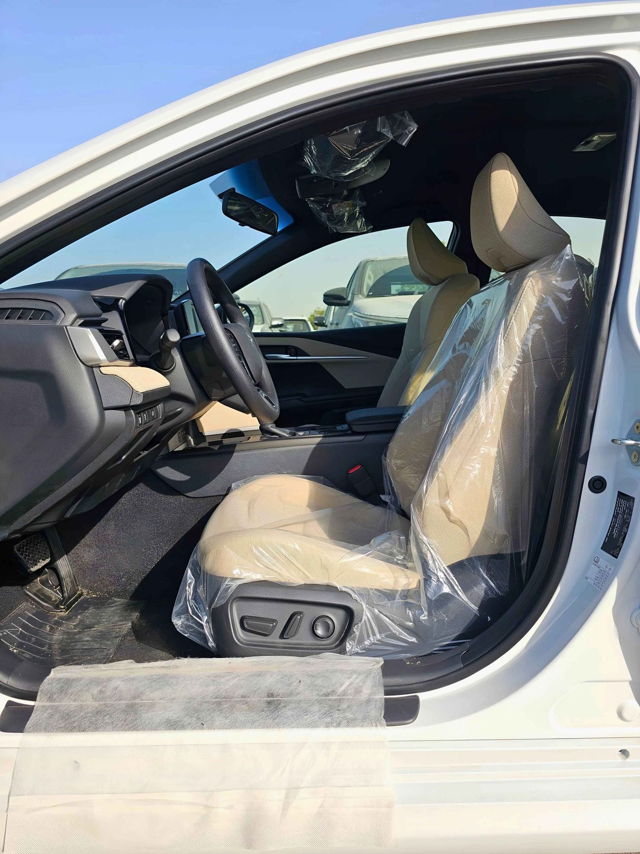 تويوتا كامري BASIC / 2.5L PETROL / PUSH START / REAR A/C (CODE # 69064 )