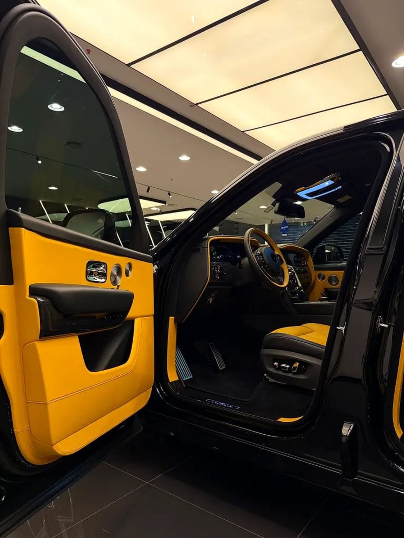 Rolls-Royce Cullinan BLACK BADGE MINT CONDITION