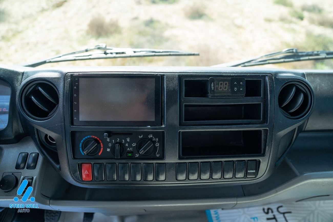 هينو 300 2020 Hino 300 916 4.0L Diesel Manual | Long Chassis Chiller Box | GCC Specs