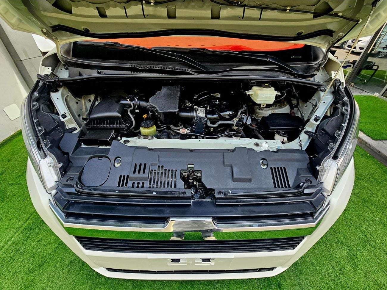 تويوتا هاياس GL PASSENGER/ PATROL MANUAL/ 3.5 V6/ LOW MILEAGE