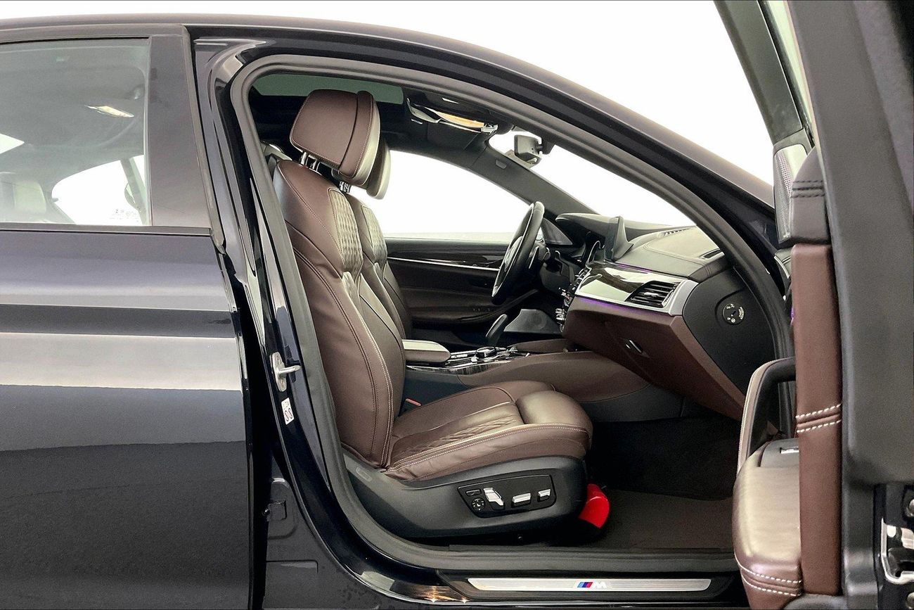 بي أم دبليو 530i Luxury + M Sport Package | شامل الضمان | 0 ﺪﻔﻋﺓ ﺃﻮﻟﻯ