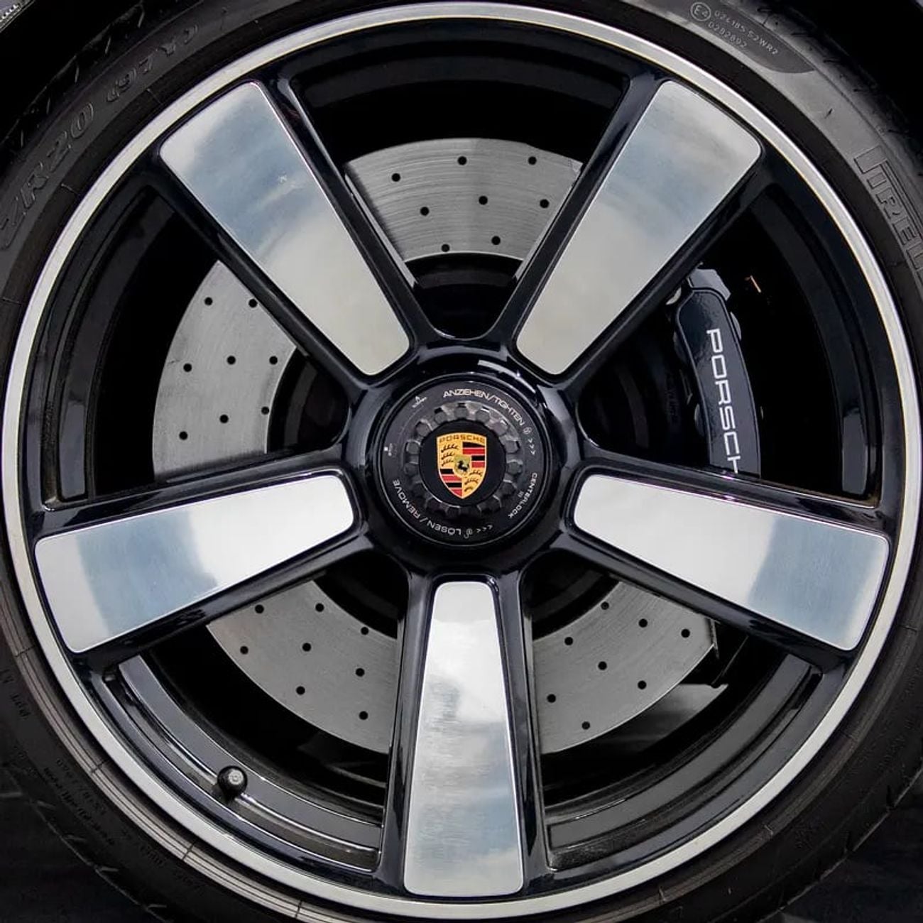 Porsche 911 TURBO 992.1 • Huge Specification • FDSH • Warranty • GCC